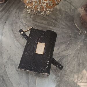 𝅺michael Kors Black Snake Skin Wristlet
